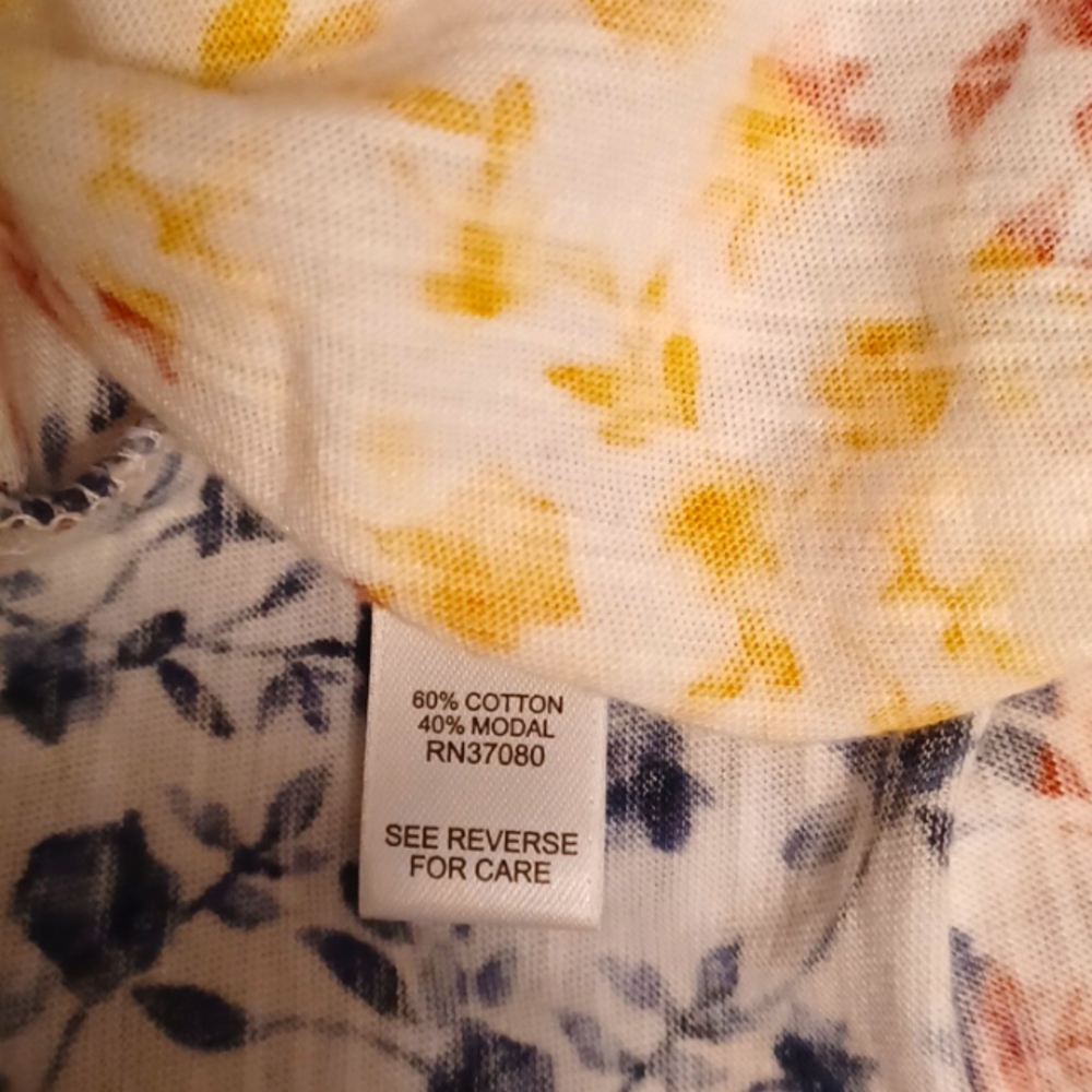 ✨️ Spring Top by EST. 1946 - Picture 6 of 7
